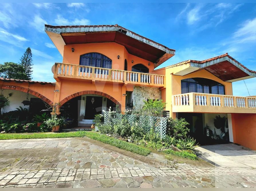 Casa · Lomas de San Francisco, Antiguo Cuscatlán, La Libertad Este, Departamento de La Libertad, El Salvador